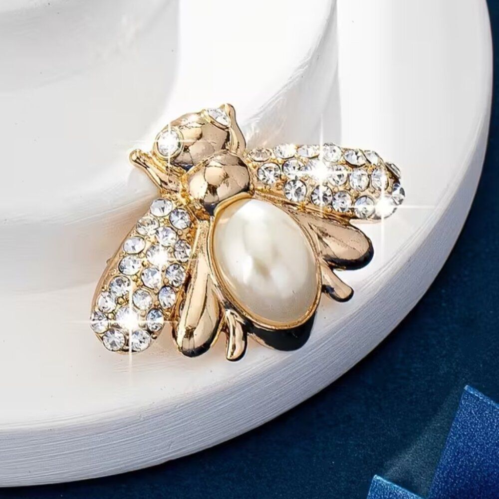 NWT Honey Bee Brooch Rhinestone Wings Faux Pearl Cabochon